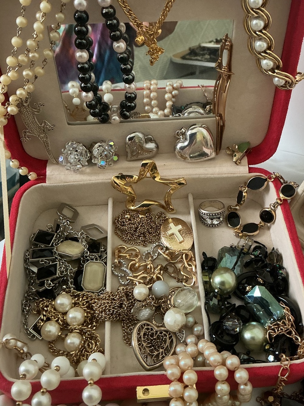 VINTAGE JEWELRY 35-Piece  BUNDLE SELLABLE & WEARABLE - Picture 10 of 12